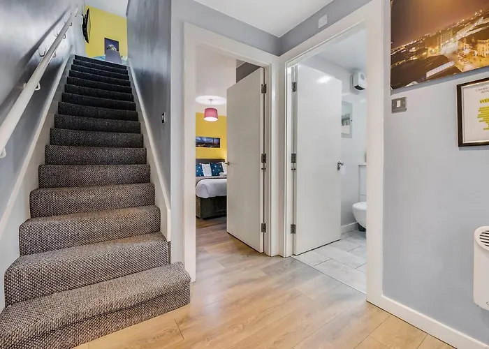 Host & Stay - Campbell Square Roof Terrace Apartment